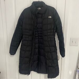 The North face Long Black Puffer Jacket Womens Size Small